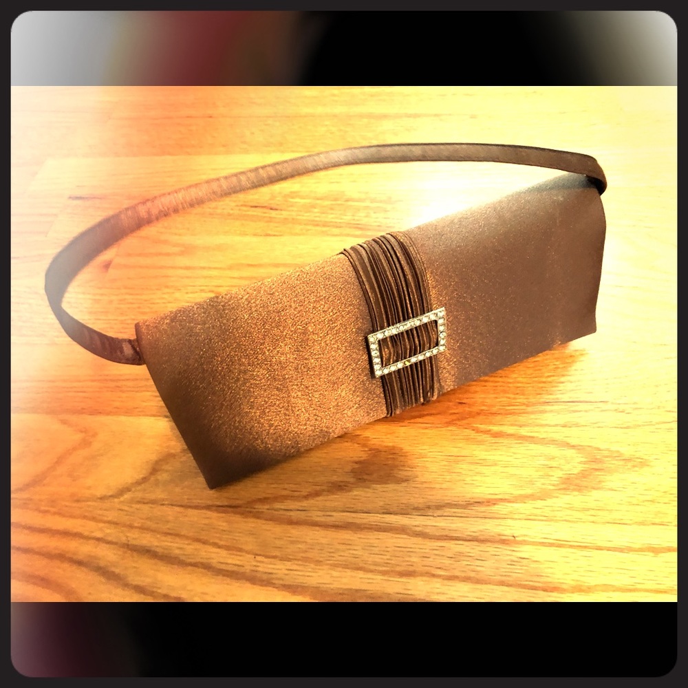 Brown purse.